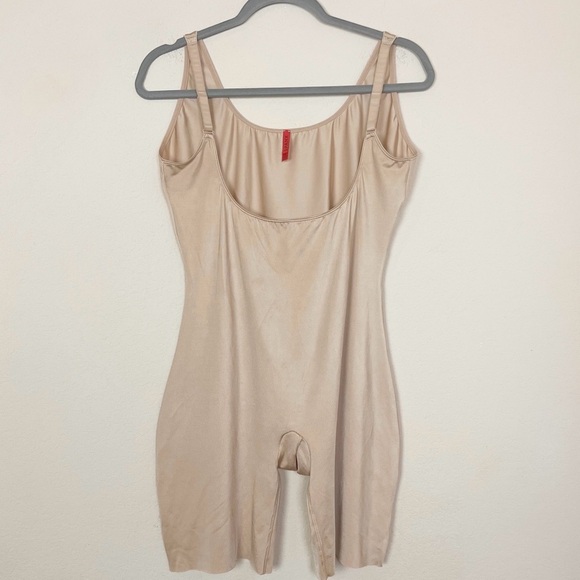SPANX Simplicity Slimming OpenBust Mid-Thigh
Beige BodySuit Shapewear - Picture 2 of 12